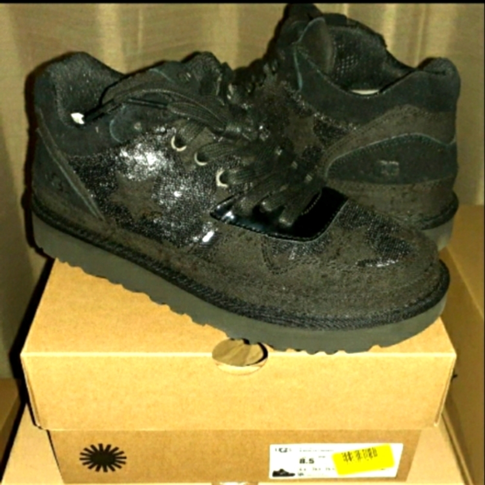 Women's Sz 8.5 UGG HIGHLAND SNEAKER, Blk Sequined Star